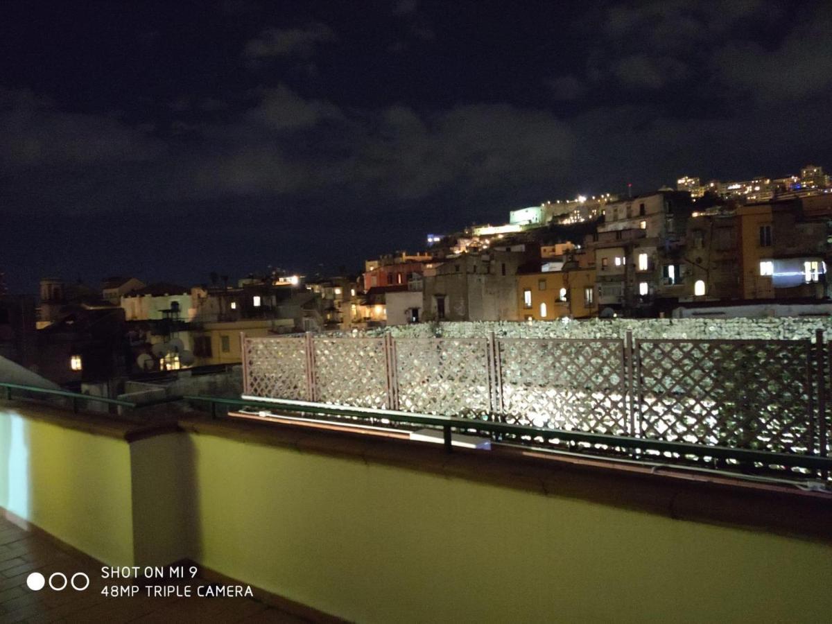 La Dimora Di Bronzo Hotel เนเปิลส์ ภายนอก รูปภาพ